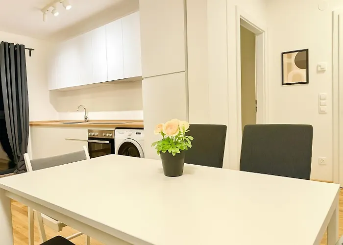 Daire Stylish With Balcony And Parking - Near Metro *