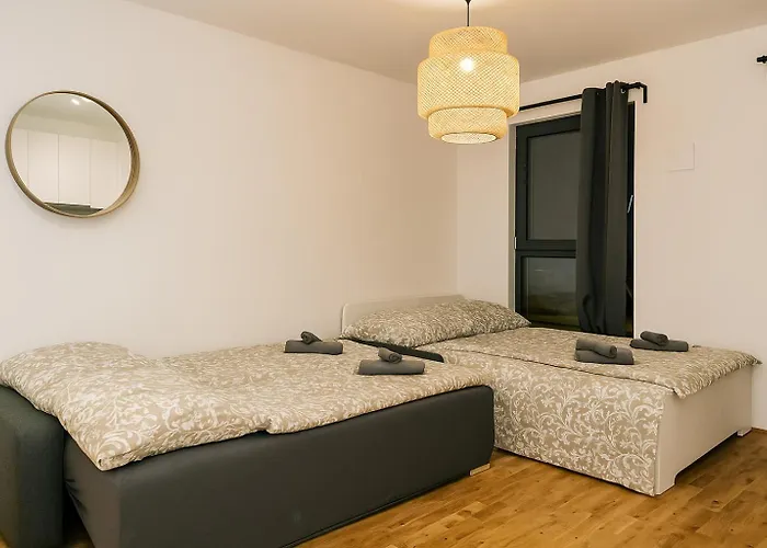 Stylish With Balcony And Parking - Near Metro