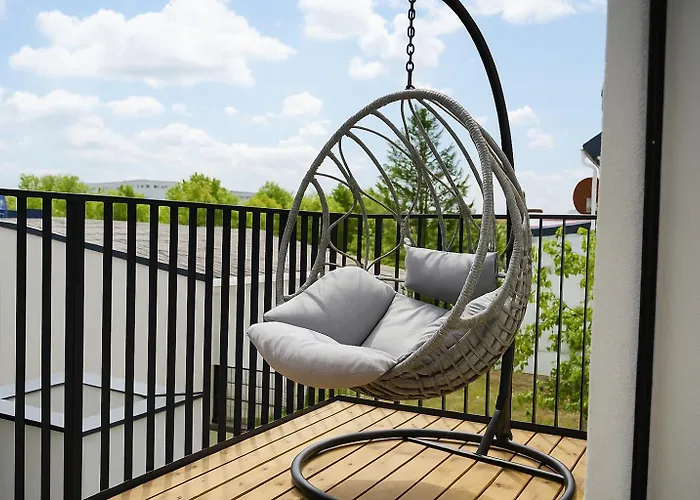 Stylish With Balcony And Parking - Near Metro *
