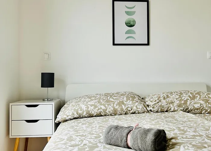Daire Stylish With Balcony And Parking - Near Metro Viyana