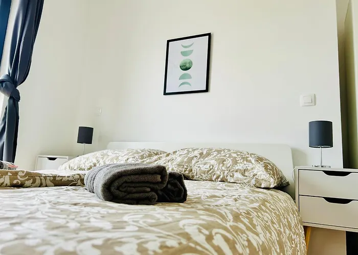 Daire Stylish With Balcony And Parking - Near Metro