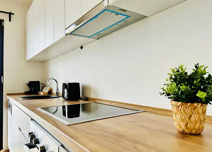 Stylish With Balcony And Parking - Near Metro Daire
