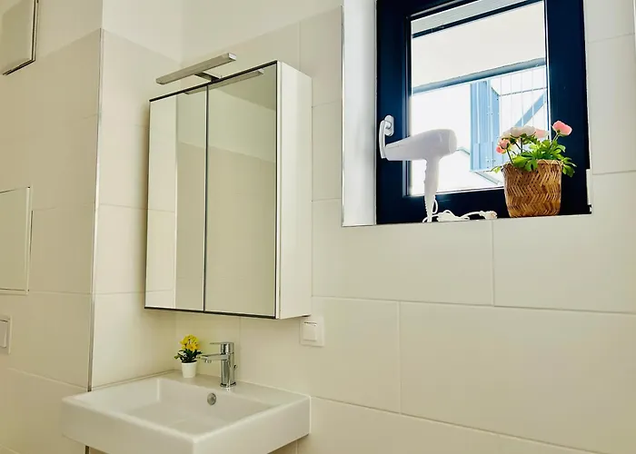 Stylish With Balcony And Parking - Near Metro