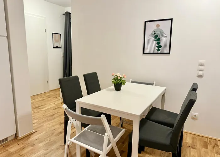 Stylish With Balcony And Parking - Near Metro Daire