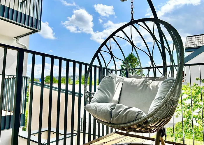 Stylish With Balcony And Parking - Near Metro