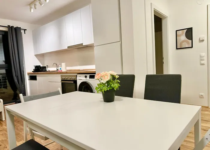 Daire Stylish With Balcony And Parking - Near Metro
