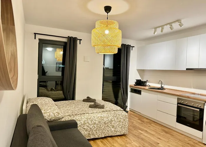 Stylish With Balcony And Parking - Near Metro *